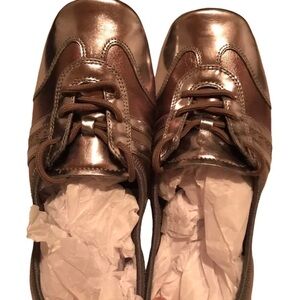 Prada laced up ballet flats in EU Sz. 35 in new condition